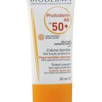 کرم ضد آفتاب رنگی بایودرما مدل +Photoderm AR SPF50 مناسب پوست حساس با حجم 30 میلی لیتر