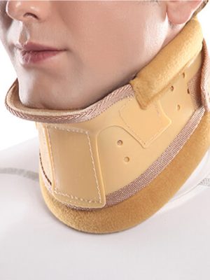 گردنبند طبی سخت چانه دار پاک سمن کد 039 سایز S
