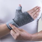 مچ کف بند نئوپرنی شست دار پاک سمن کد 127 طوسی سایز S