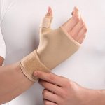 مچ کف بند نئوپرنی شست دار پاک سمن کد 127 کرمی سایز S