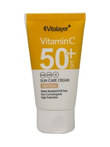 کرم ضد آفتاب +SPF50 حاوی ویتامین C ویتالیر رنگ بژ روشن حجم 40 میلی لیتر